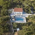 Olive Lounge House *