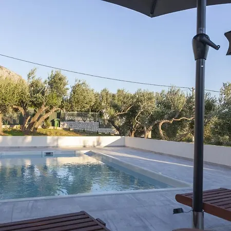 בית נופש Olive Lounge House מאקרסקה