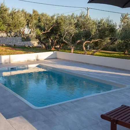 בית נופש Olive Lounge House מאקרסקה