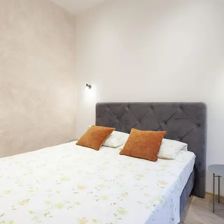Olive Lounge House * マカルスカ